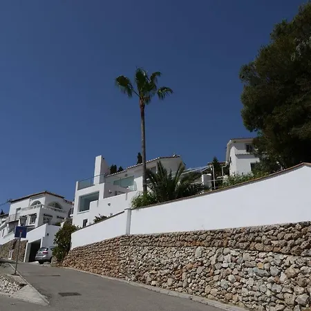 Villa Beachfront Plus Private Guest Sleeps Up To 8 People *