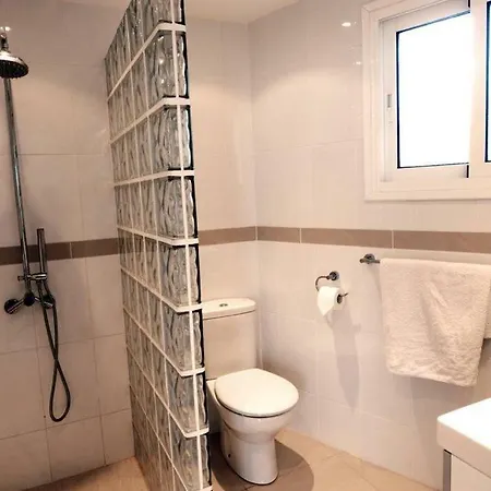 Villa Beachfront Plus Private Guest Sleeps Up To 8 People *